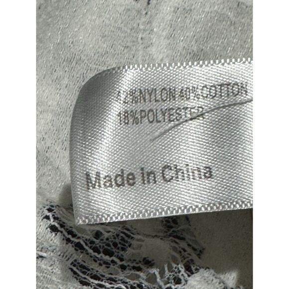 Lane Bryant 2021 Black & WHite Lace Floral Blouse, SIZE 16 - Picture 8 of 9